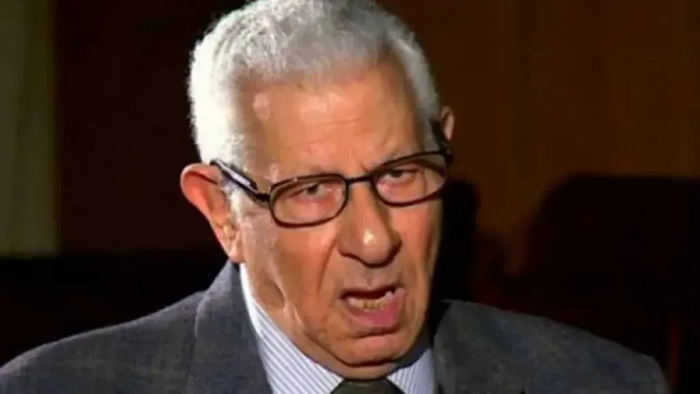 تكريم نقيب الصحفيين  الراحل مكرم محمد أحمد في احتفالية كلية الإعلام بمئوية مجلة المصور