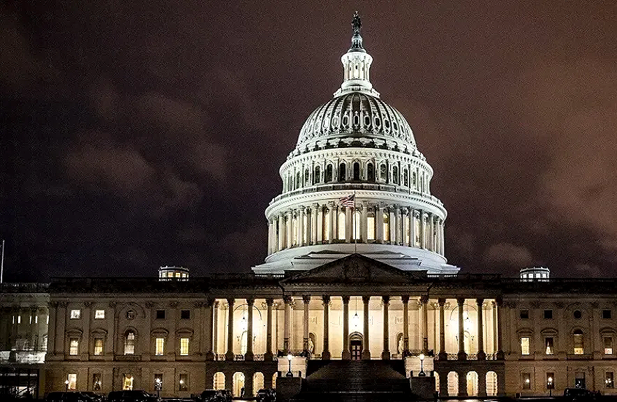 سيناتور  ديمقراطي يقدم مشروع قانون يمنع ترامب من السيطرة على غزة