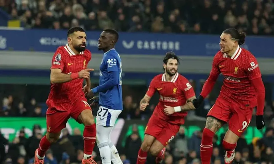 ليفربول يتعثر أمام إيفرتون في ديربي ميرسيسايد رغم تألق صلاح