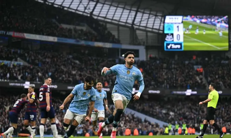 عمر مرموش يسجل أول ”هاتريك” له مع مانشستر سيتي