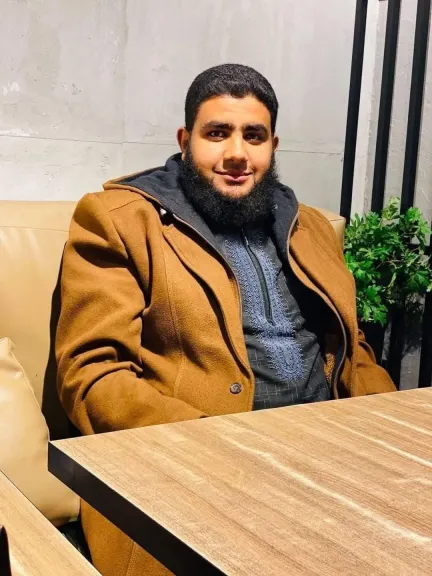 مأساة ظلم وديون وفقدان الوالد تقود مصطفي إلى التخلص من حياتة في بث مباشر