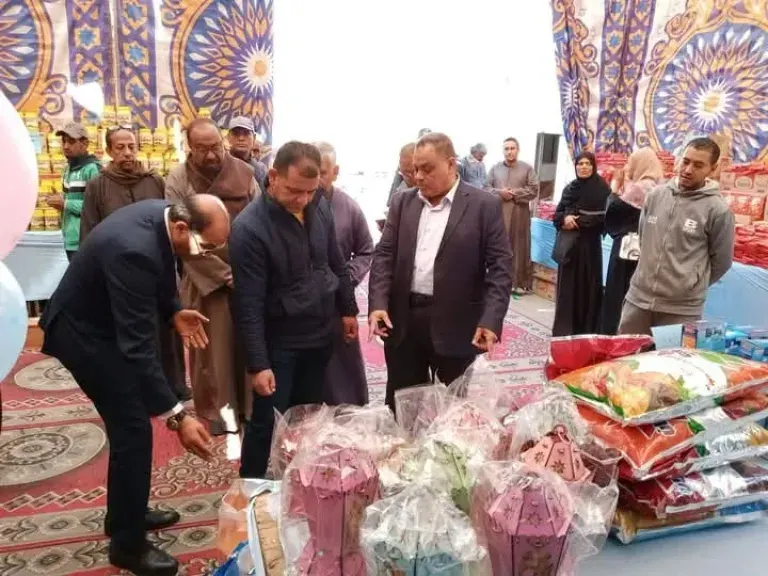 استعدادا لاستقبال شهر رمضان المبارك..رئيس مدينة البياضيه يفتتح معرض ”أهلاً رمضان”..ويشدد علي الالتزام بالأسعار المعلنة