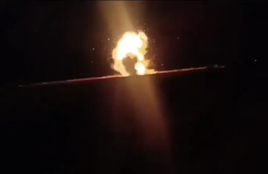 غارات جوية إسرائيلية تضرب ريف حمص الغربي: استهداف معابر غير شرعية ومحاور نقل لوسائل قتالية