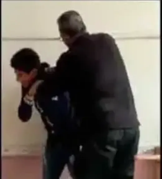 أعتداء داخل مدرسة لغات بالغربية.. ولي أمر يقتحم المدرسة ويعتدي على تلميذ أمام زملائه