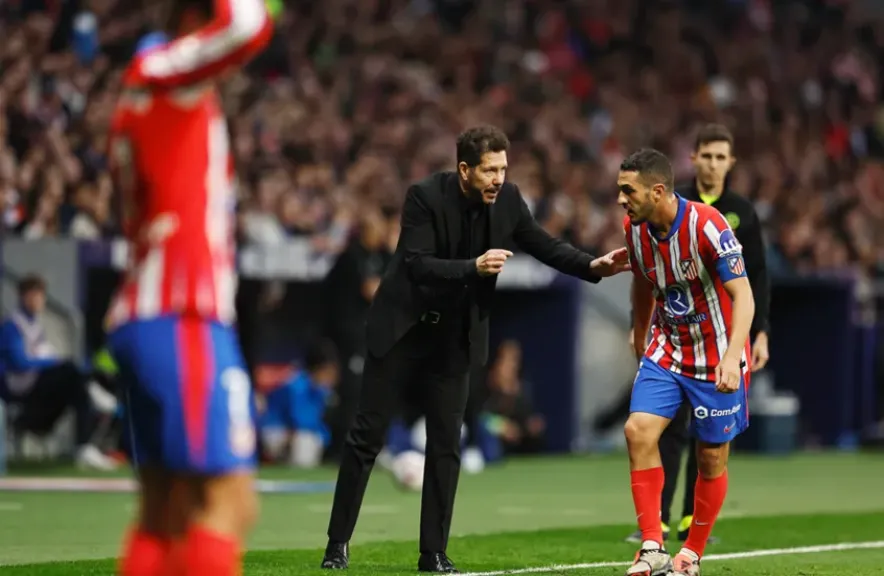 سيميوني يعلن قائمة أتلتيكو مدريد لمواجهة ريال مدريد في ذهاب دوري أبطال أوروبا.. غيابات مؤثرة وتحديات صعبة