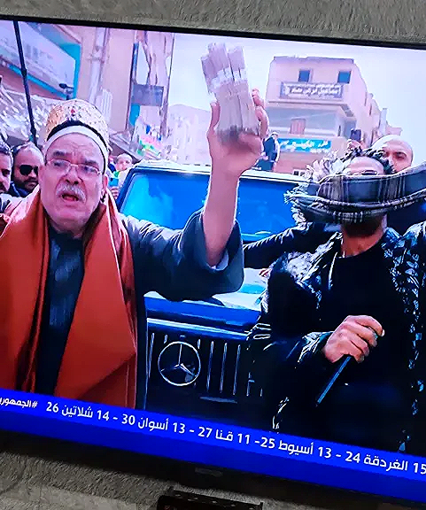 محمد رمضان يفاجئ المارة بسؤال محرج في برنامجه الجديد.. وموقف محرج لشاب بسبب صديقته!