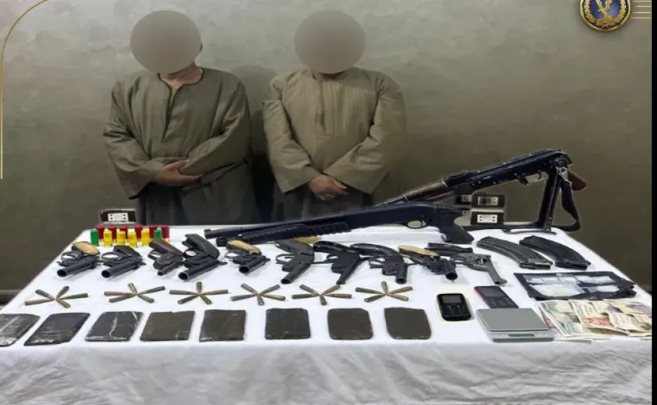 ضبط عنصرين إجراميين بحوزتهما مخدرات وأسلحة نارية في الأقصر.. وحملة مكبرة لرفع الإشغالات بسوق خضار شرق السكة