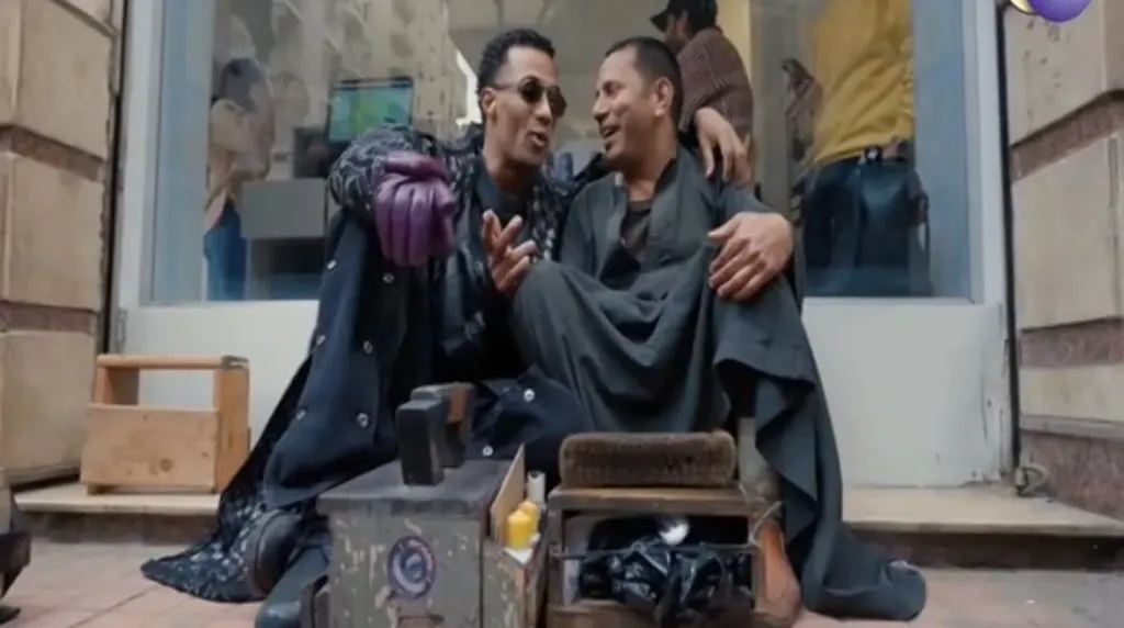 شاهد مفارقات مدفع رمضان المتزوجين طلعو مصاحبين والعمرة لسيدة مسيحية (1) شاهد مفارقات مدفع رمضان المتزوجين طلعو مصاحبين والعمرة لسيدة مسيحية (1)