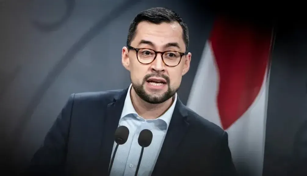رئيس وزراء جرينلاند يتهم ترامب بترويع السكان بسبب مطالبته بضم الجزيرة لأمريكا (1) رئيس وزراء جرينلاند يتهم ترامب بترويع السكان بسبب مطالبته بضم الجزيرة لأمريكا (1)