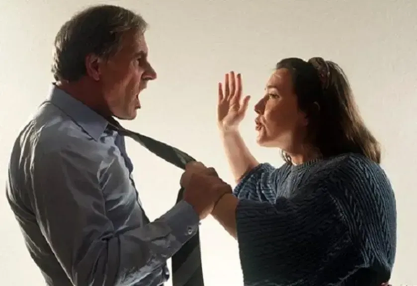 زوج في محكمة الأسرة : زوجتي ضربتني امام الجيران