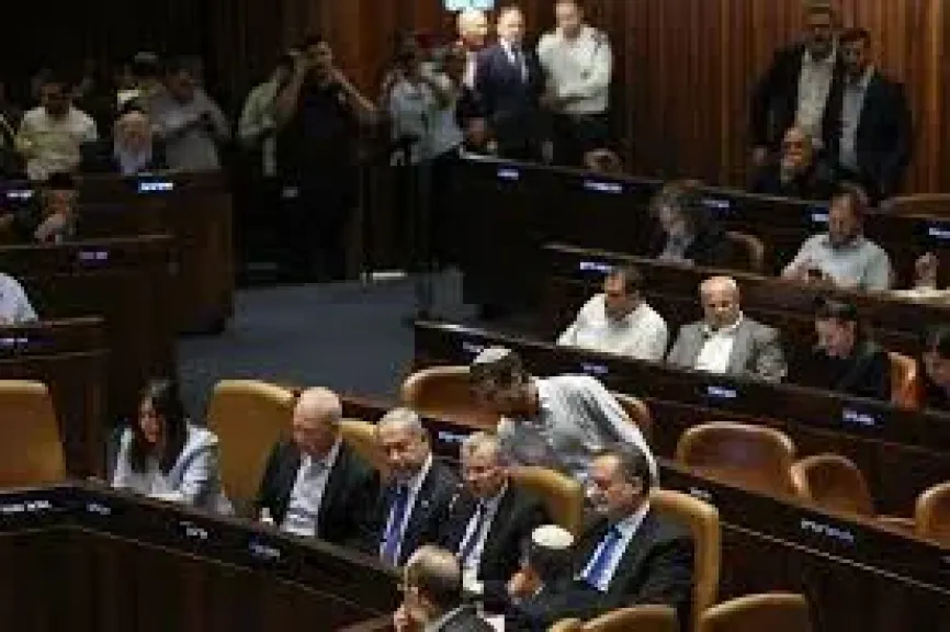 انقسام حاد وتظاهرات بالآلاف.. إسرائيل على صفيح ساخن بسبب عزل المستشارة القضائية ومحاولات تمرير قانون إعفاء الحريديم