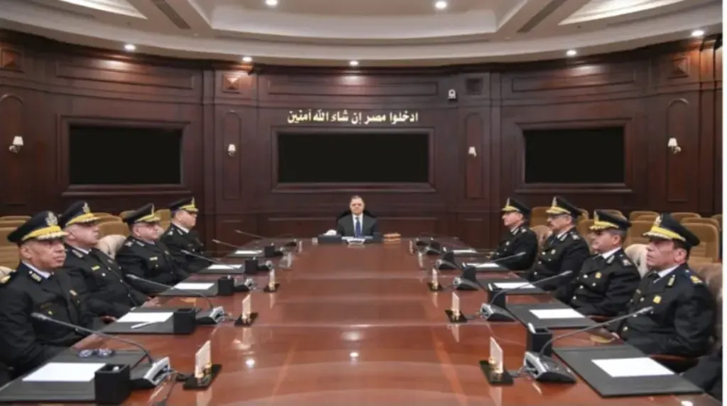 وزير الداخلية يجتمع بالقيادات الأمنية و يستعرض خطط تأمين عيد الفطر وشم النسيم ويشدد على الحسم والإنسانية