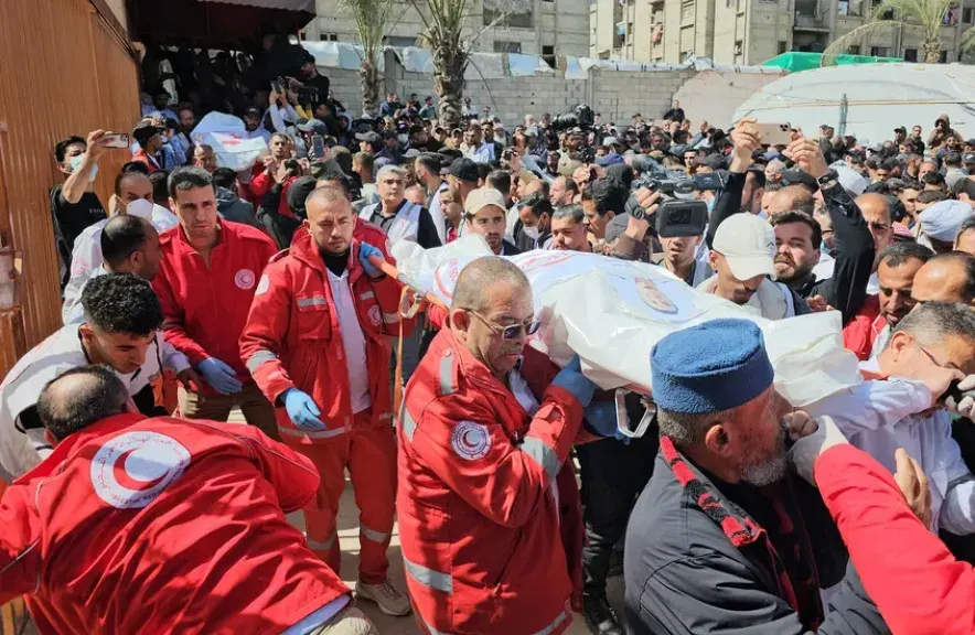 مقتل عمال الإغاثة في غزة يفضح جريمة حرب جديدة والاحتلال تحت نيران الإدانة الدولية