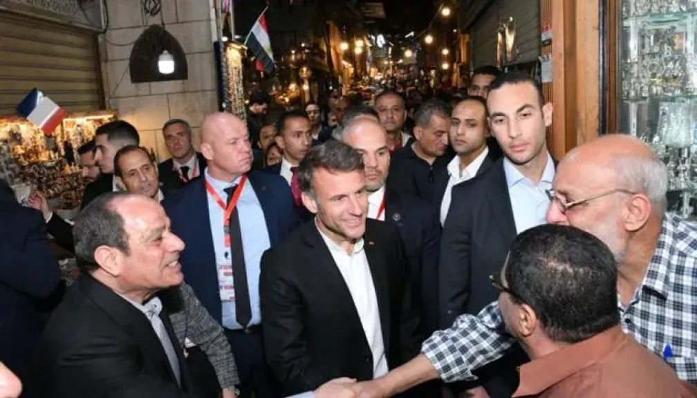 ماكرون منبهر في خان الخليلي.. ”هذه الطاقة تليق بمصر” ويشيد بحرارة الاستقبال- عظبمة يامصر