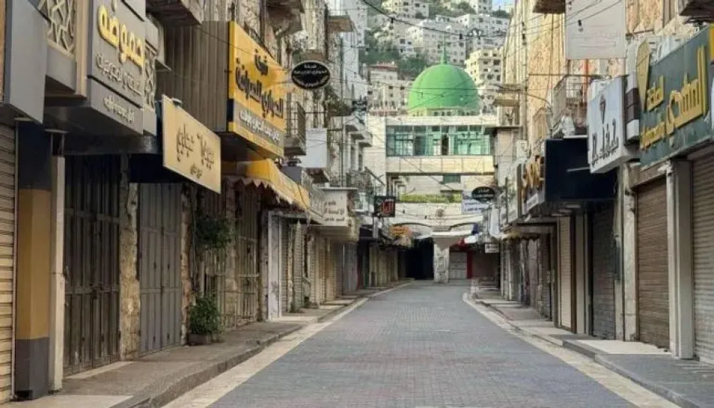 إضراب شامل يعم الضفة الغربية والقدس الشرقية تضامناً مع غزة: التزام غير مسبوق منذ سنوات