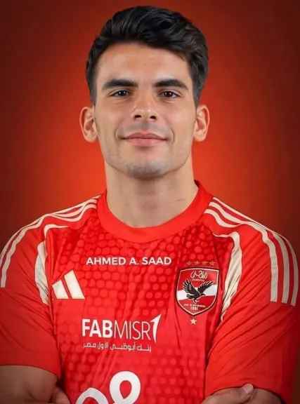 زيزو بين مطرقة التعصب وسندان السوشيال ميديا. والملاين . حين تتحول الكرة إلى معارك