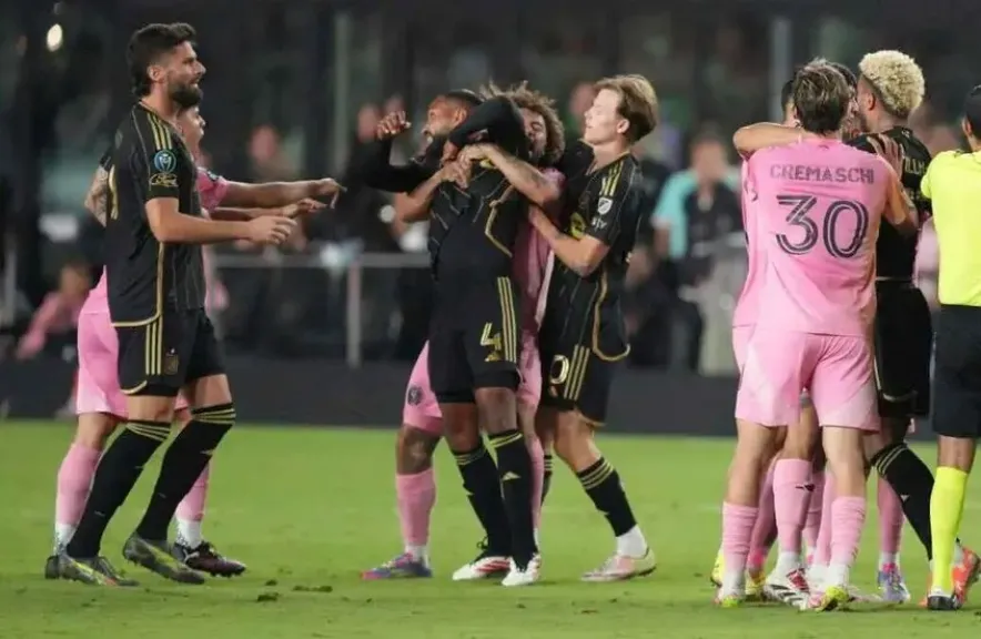 في بطولة دوري أبطال ”كونكاكاف”: ميسي يشعل الأجواء وجوردي ألبا يصفع خصمه- فيديو