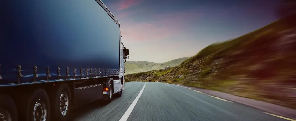 شركات شحن غير مرخصة بين الإمارات ومصر.. نشاط غير قانوني يهدد آلاف العملاء