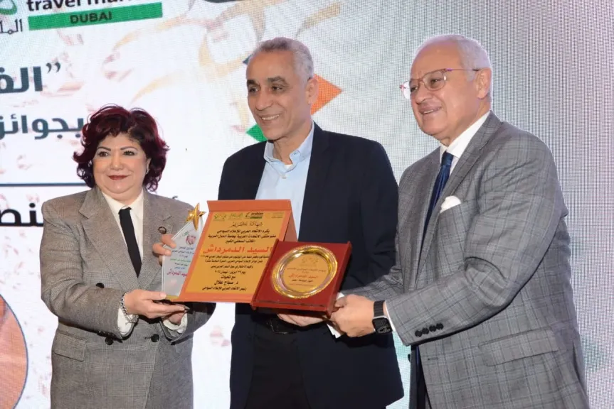 أخبار ” السياحة ” تفوز بأفضل منصة علي اليوتيوب لعام ٢٠٢٥ ووزارة السيباحة المصريه تكرمها