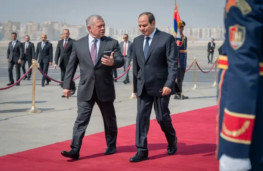 السيسي يؤكد دعم مصر الكامل للأردن بعد إحباط مخطط إرهابي.. وتنسيق مصري أردني بشأن غزة وفلسطين