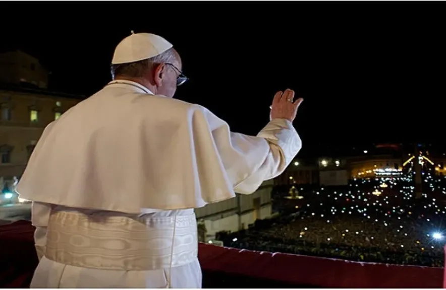 دخان أبيض أم أسود؟ كيف يُنتخب البابا الجديد بعد وفاة فرنسيس.. أسرار المجمع المغلق في الفاتيكان