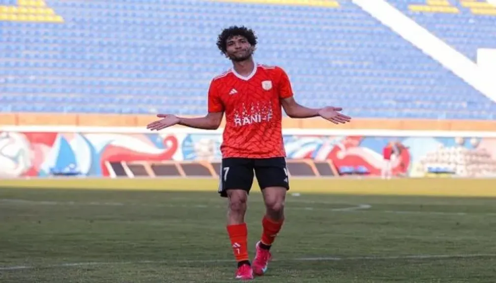 فاركو يُشعل صراع الدوري المصري ويخدم الأهلي بثلاثية في شباك بيراميدز