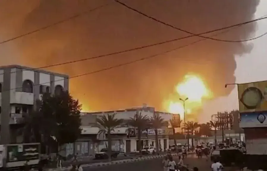 غارات إسرائيلية علي اليمن ردًا على هجوم الحوثيين على مطار بن جوريون -فيديو (1) غارات إسرائيلية علي اليمن ردًا على هجوم الحوثيين على مطار بن جوريون -فيديو (1)