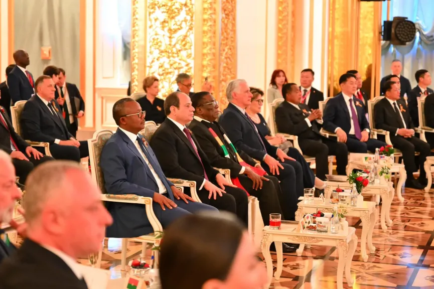 الرئيس السيسي يشارك في حفل عشاء رسمي أقامه الرئيس بوتين