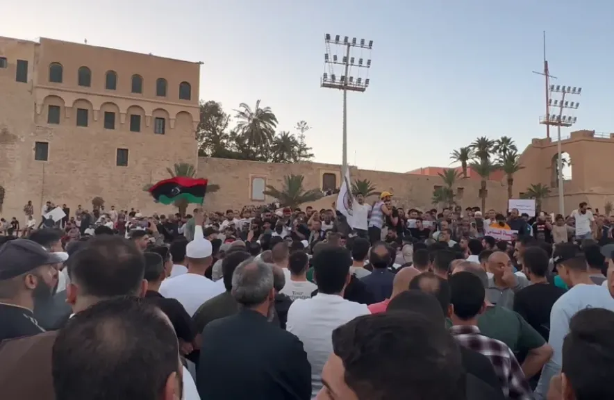 مظاهرات حاشدة في طرابلس تطالب بإسقاط الأجسام السياسية وحل الملشيات