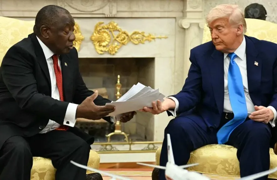 شاهد فيديو : رئيس جنوب افريقيا لترامب ليس لدي طائرة اقدمها لك هدية