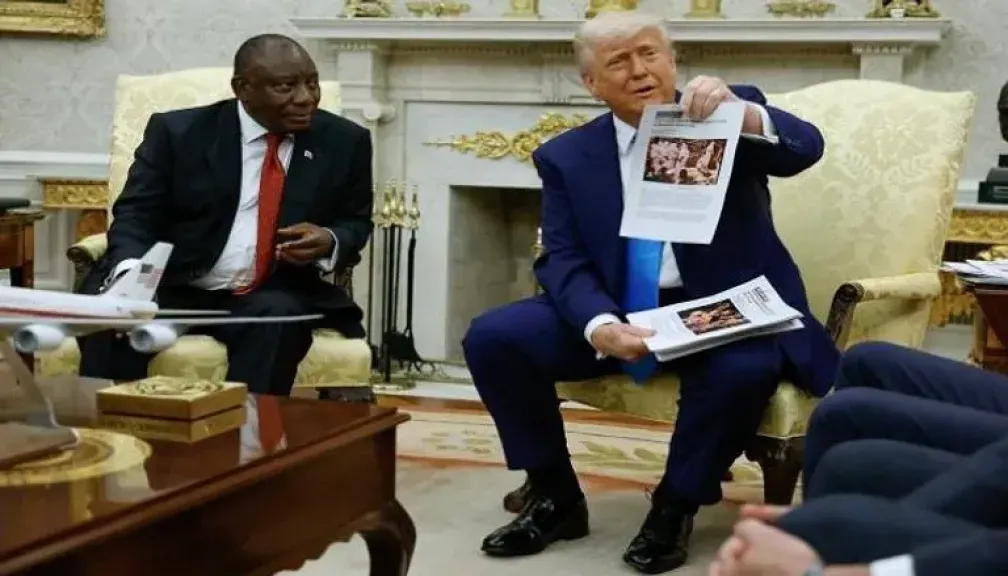 ترامب يكرر سيناريو زيلينسكي مع رامابوسا.. كيف حوّل البيت الأبيض الزيارة إلى منصة للدفاع عن ”البيض”؟