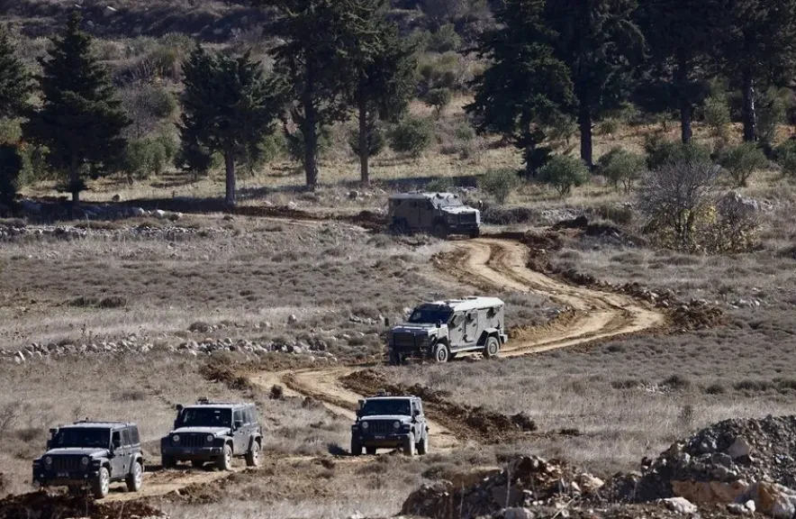 أهالي القنيطرة في سوريا يطردون دورية إسرائيلية ويحرقون علمها.. غضب شعبي يتصاعد على الحدود