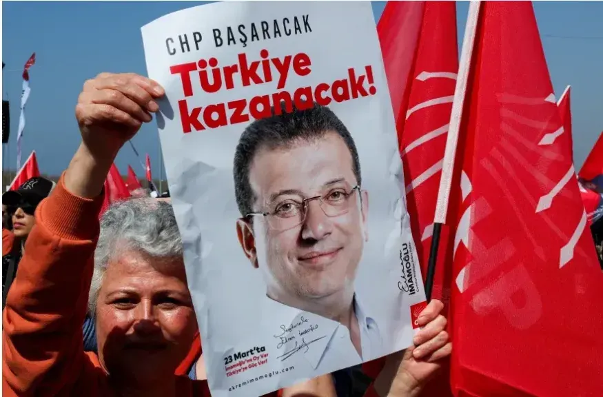 ”اعتقالات وتصعيد في إسطنبول.. أردوغان يواصل تضييق الخناق على المعارضة بعد سجن إمام أوغلو”