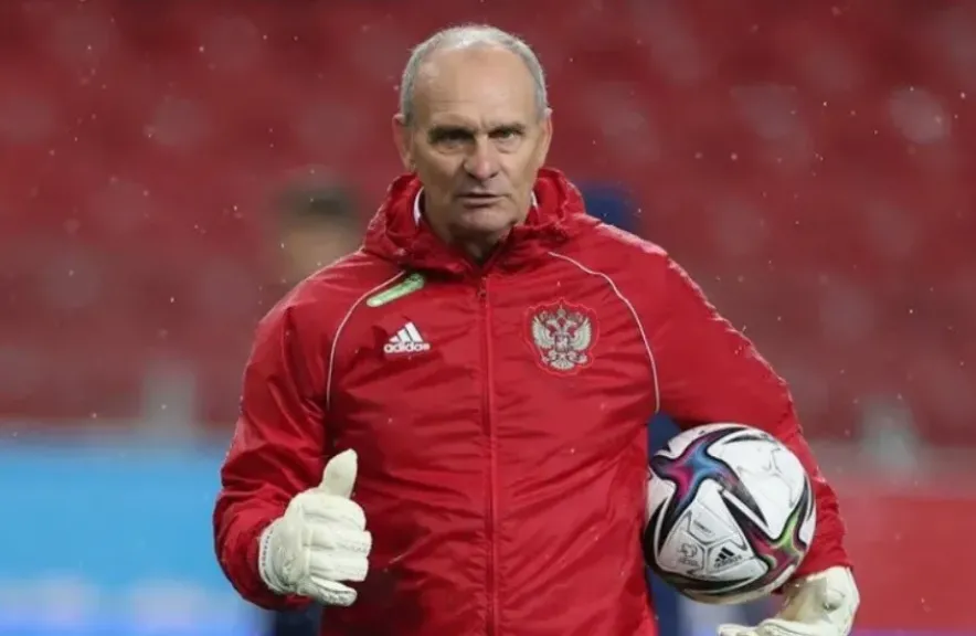 مدرب حراس منتخب روسيا يخرج عن صمته ويرد على اتهامات ”تعدد الزوجات”