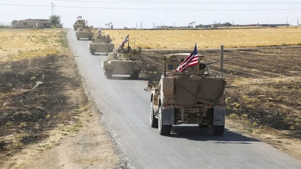 مركبة  أمريكية عسكرية تحمل ”شعار داعش” في  الحسكة بسوريا