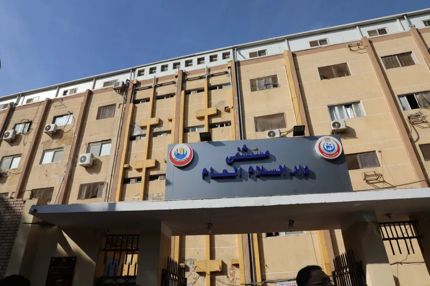 جريمة في الخفاء: فتاة قاصر تقتل رضيعها داخل دورة مياه مستشفى بعد حمل سفاح من علاقات متعددة