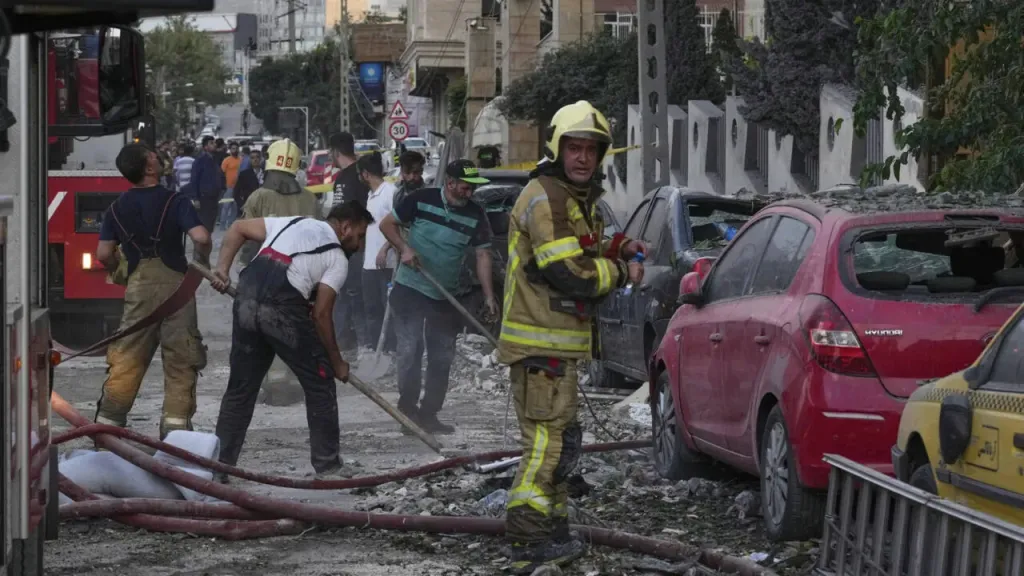 عاجل.. الإعلام الإيراني يعلن عن موجة غارات إسرائيلية جديدة تستهدف مدينة تبريز شمال غرب البلاد