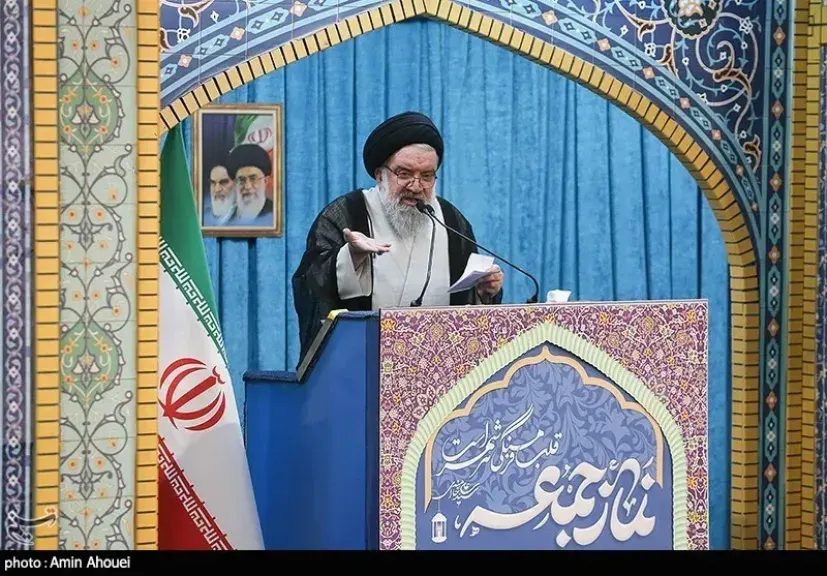 خطيب جمعة طهران يتوعد: سنحوّل نهار القواعد الأمريكية إلى ليلٍ حالك إن لزم الأمر