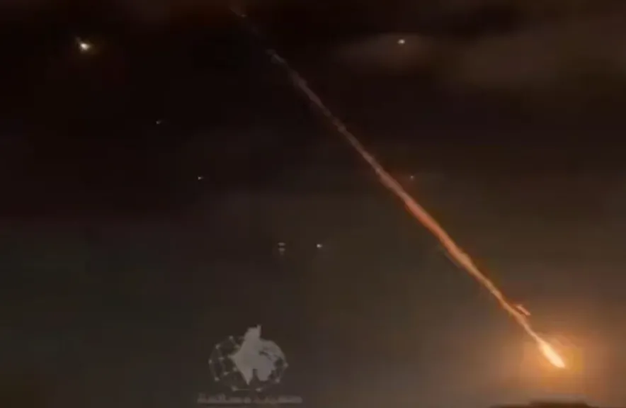 شاهد.. صواريخ إيران الفرط صوتية تضرب تل أبيب وحيفا بسرعة خارقة وسط عجز الدفاعات الإسرائيلية