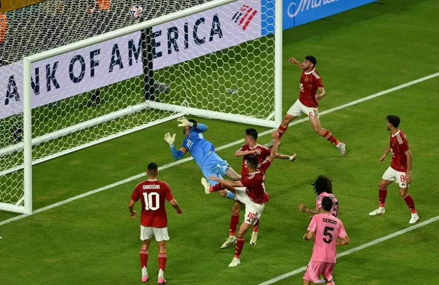 سواريز يشيد بتألق الشناوي أمام إنتر ميامي ويصفه بنجم المباراة