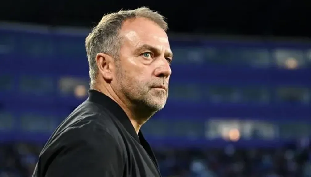 بعد قيادتة برشلونة لثلاثية تاريخية 2025...انز فليك يتوج بجائزة أفضل مدرب في الدوري الإسباني