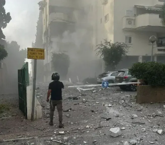 فشل إطلاق صاروخ دفاع جوي إسرائيلي وارتداده داخل تل أبيب وسط ذعر واسع بيبن الإسرائلين