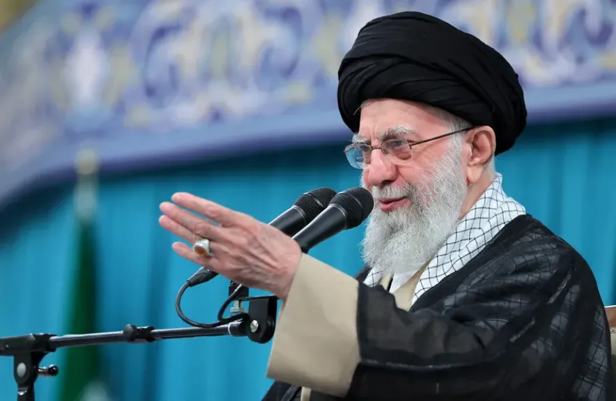 خامنئي في رسالة  باللغة العربية: ”لن نساوم الصهاينة أبداً”.