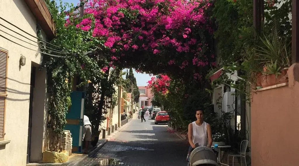 الحرس الثوري الإيراني يُحذر من البقاء في  منطقة ”نيفيه تسيدك” وسط تل أبيب ويدعو إلى الإخلاء الفوري  لها