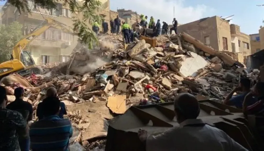 العثور على جميع الضحايا.. فرق الإنقاذ تنهي تمشيط موقع انهيار عقار السيدة زينب والتحقيقات مستمرة