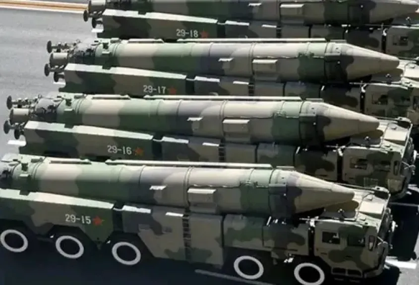 مسئولين  إسرائيليون نوقف الحرب أذا توقف خامني عن اطلاق الصواريخ علي إسرائيل