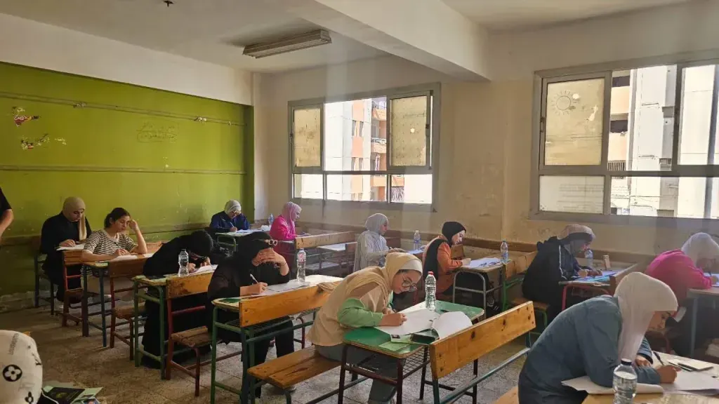الغش الإلكتروني يهدر مبدأ تكافؤ الفرص في سوهاج: مطالبات شعبية بفصل الإنترنت مؤقتًا لحماية نزاهة امتحانات الثانوية العامة