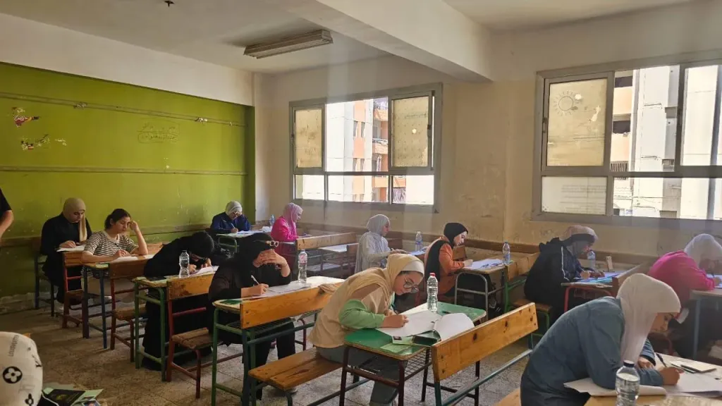 الغش الإلكتروني يهدر مبدأ تكافؤ الفرص في سوهاج: مطالبات شعبية بفصل الإنترنت مؤقتًا لحماية نزاهة امتحانات الثانوية العامة