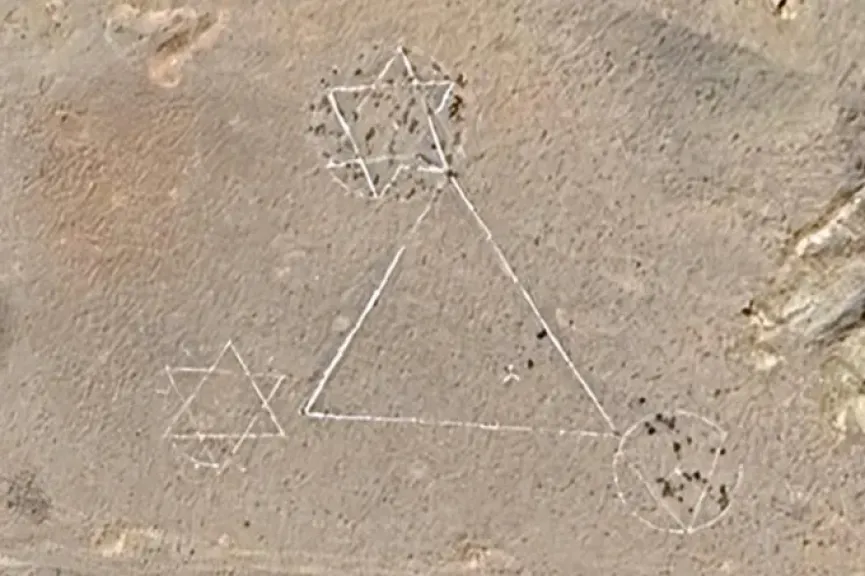 لغز نجمة داوود في قلب إيران.. صور أقمار صناعية تثير ضجة من مسقط رأس الخميني