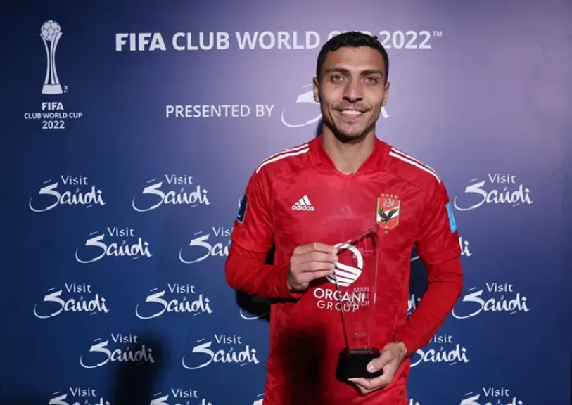 محمد شريف يفاجئ الزمالك ويعود رسميًا إلى الأهلي في صفقة انتقال حر